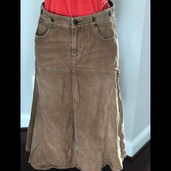 Ralph Lauren Corduroy Fit Flair MIDI Skirt with back buckle - Picture 2 of 4